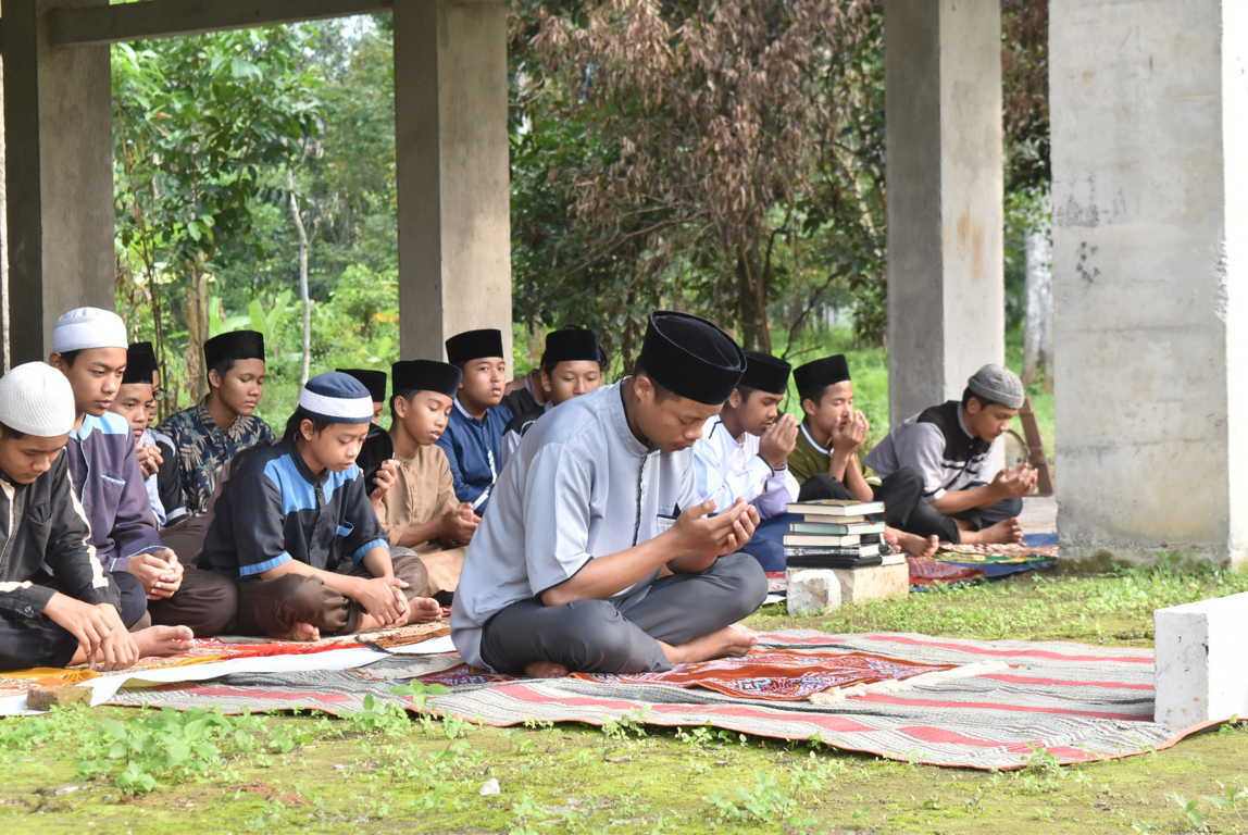 Foto Santri Mengaji